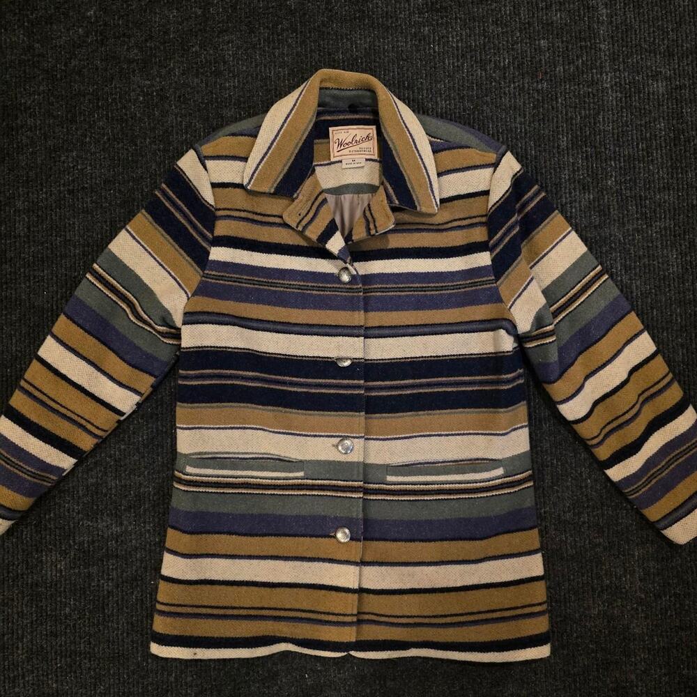 Vintage 80s Woolrich button down over coat. Womans size M